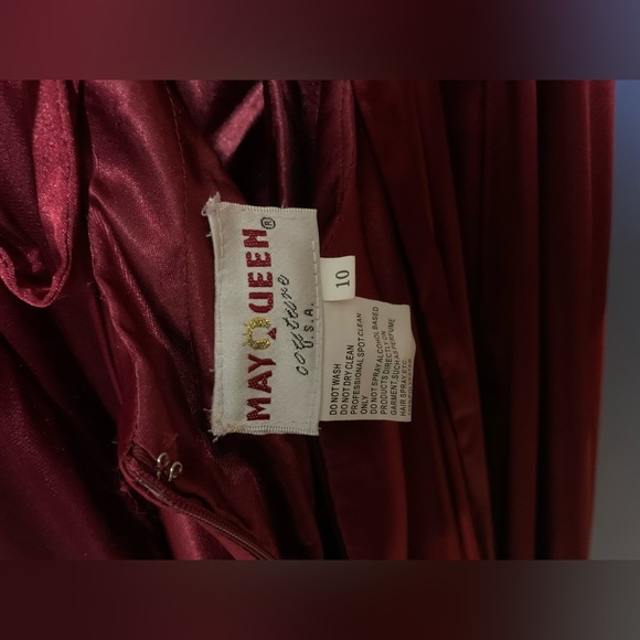 Formal red satin dress - Picture 2 of 3